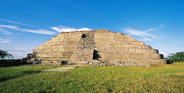 Zona arqueológica de Izamal