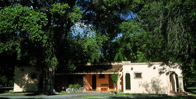 Exterior del Hotel Rincón del Montero.