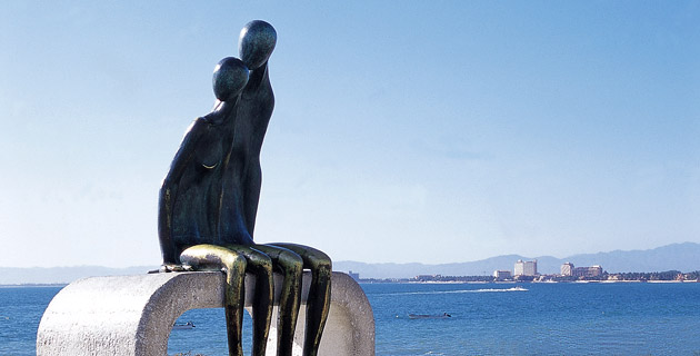 Escultura de Alejandro Colunga en el Malecón de Puerto Vallarta