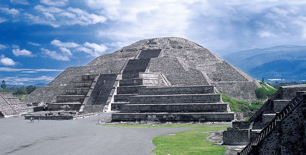 http://www.mexicodesconocido.com.mx/assets/images/destinos/teotihuacan/piramide_luna_teotihuacan.jpg