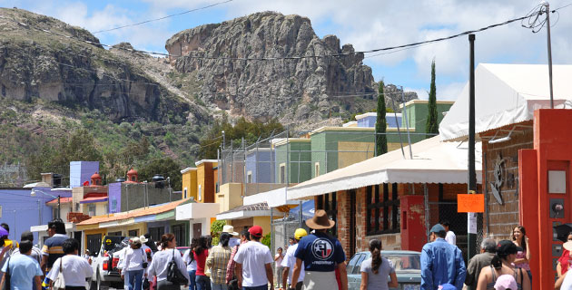 Caminata por La Bufa durante el Día de la Cueva. / Foto: Luis Miguel Rionda