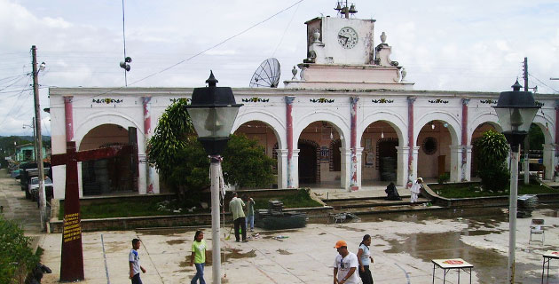 Plaza Central de San Pedro Amuzgos / Foto: Chip Bennett