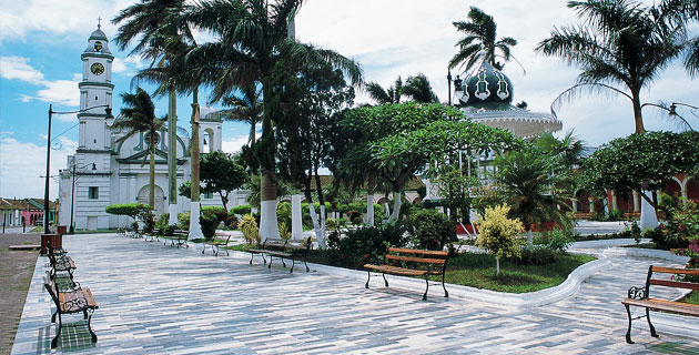 Plaza principal del poblado de Tlacotalpan. / Foto: María de Lourdes Alonso