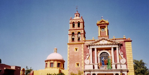 Vista panorámica de la Parroquia de Santa María de la Asunción. / 
