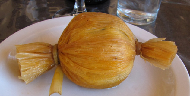 Estos tamales deben su nombre a su curiosa presentación en forma redonda. / 