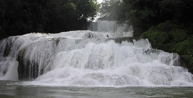 Cascada de Busilhá en Chiapas / Foto: canucks@computer.org
