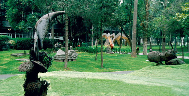 Esculturas en un jardín del Museo de Arte Moderno. / Foto: Rafael Doniz