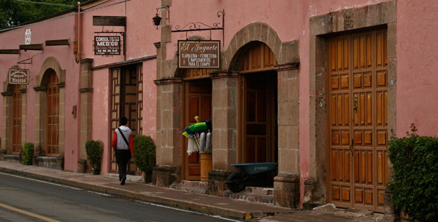 http://www.mexicodesconocido.com.mx/assets/images/pueblos%20magicos/huichapan_hidalgo/pueblos-magicos-huichapan-hidalgo-calles-negocios-ene13.jpg