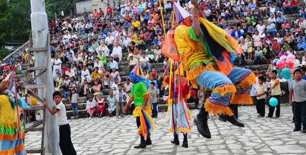 Los voladores son muy parecidos a los de Papantla pero con un atuendo distinto / Foto: Cristóbal Trejo