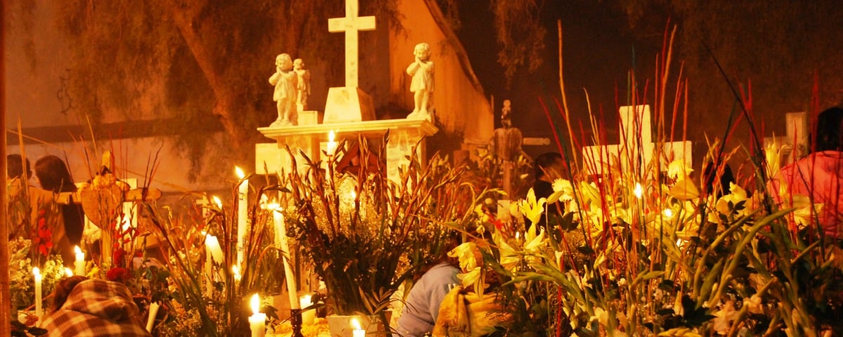 El culto a los muertos en San Andrés Mixquic | México Desconocido