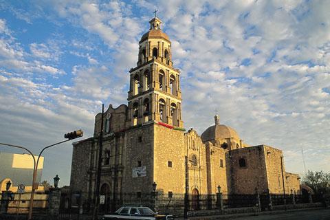 Templo de Santiago Apóstol, en Monclova, Coahuila / María de Lourdes Alonso