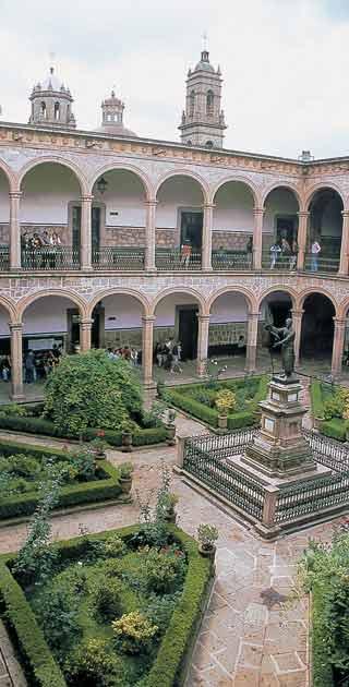 El Colegio de San Nicolás Hidalgo.