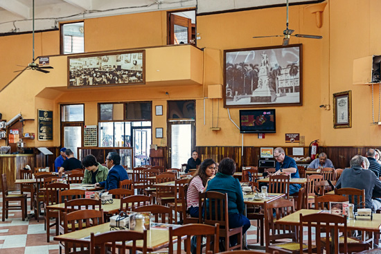 Café Habana, legendario punto de encuentro para algunas generaciones de intelectuales / Foto: Carlos García
