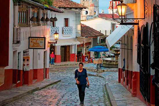 Recorre las calles de Cuetzalan / Marcos Ferro