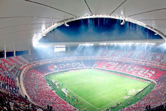 Estadio Omnilife / Wikimedia Commons