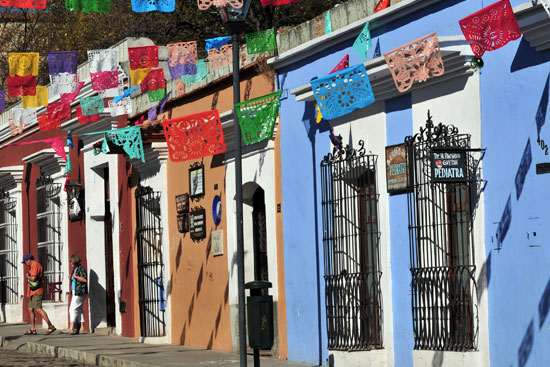 Calle pintoresca de la ciudad de Oaxaca / Ignacio Guevara