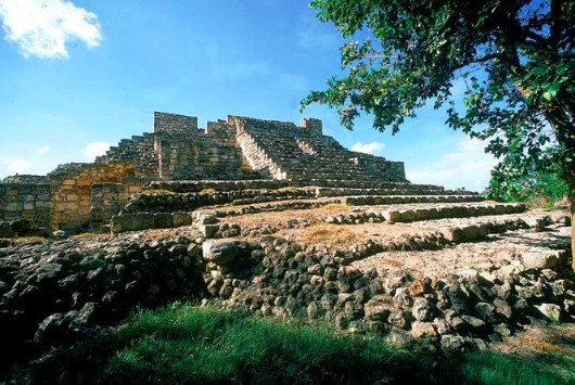 Zona arqueológica de Acancéh