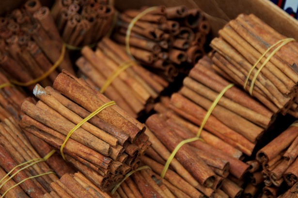 bundles-of-cinnamon-sticks bundles-of-cinnamon-sticks