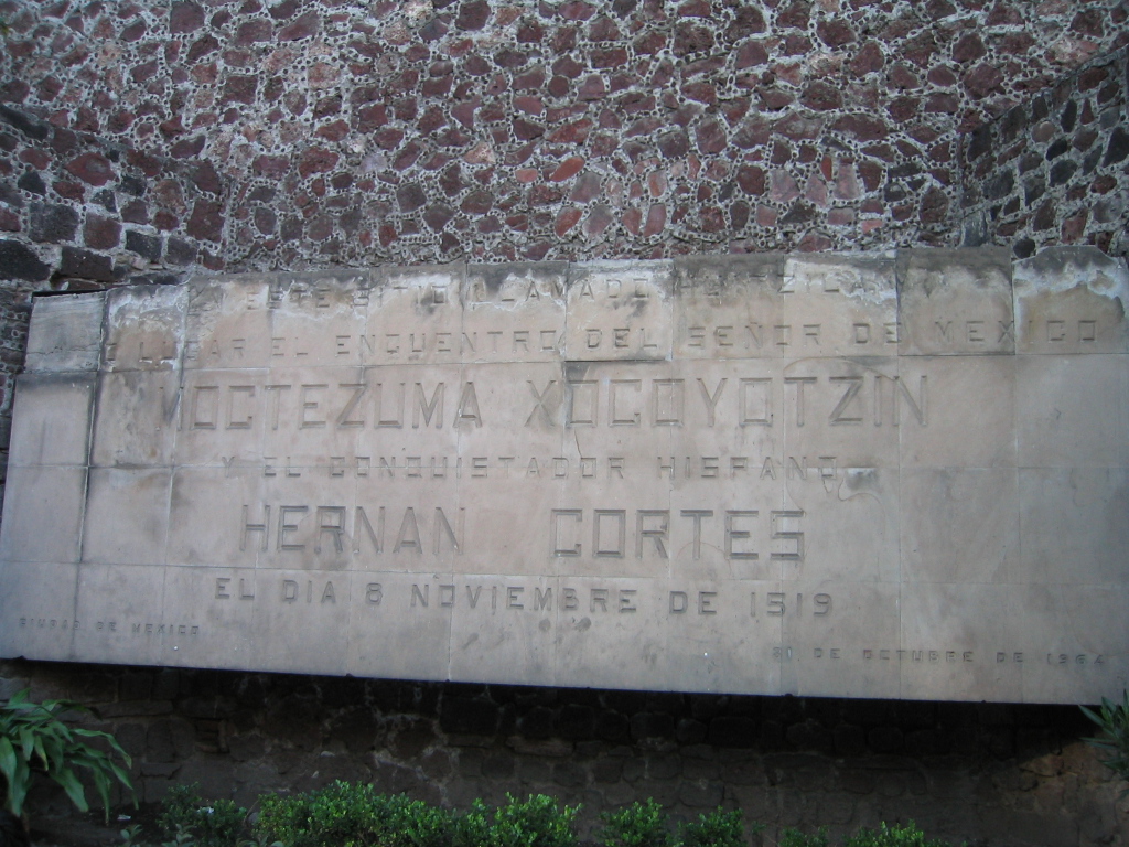 Monumento al encuentro entre Moctezuma y Cortés, Ciudad de México.