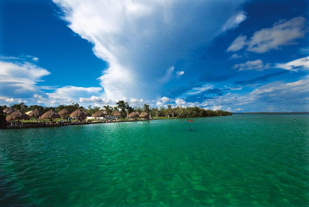 bacalar-laguna-pueblo-magico