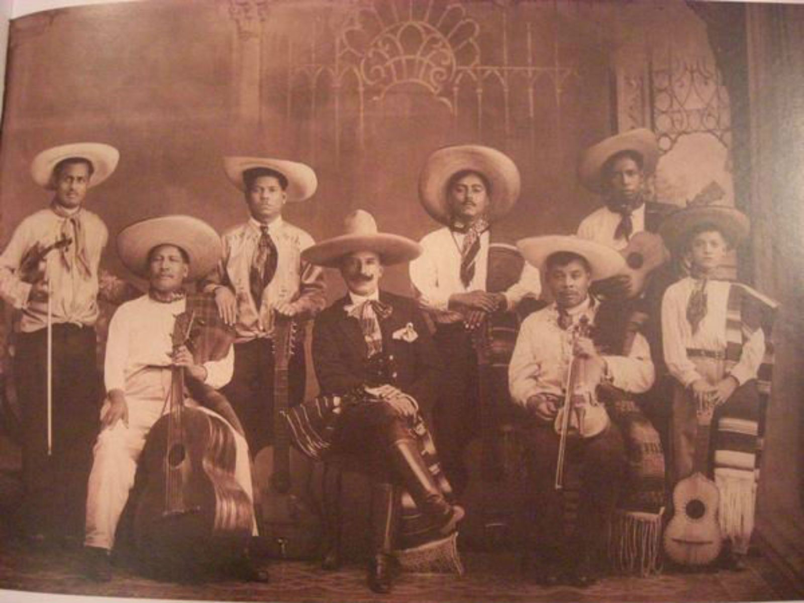 Mariachis En Bogotá: Euforia Musical