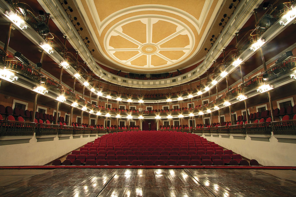 Teatro Angela Peralta: een ruimte in de haven van Mazatlan