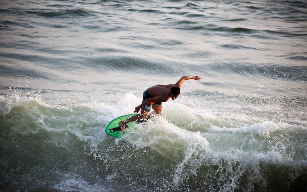 Surf, una actividad popular en Costalegre.