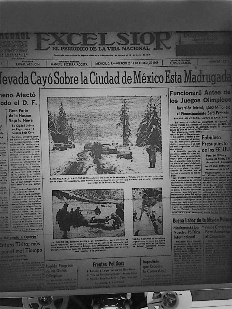 Periodico Excelsior que trae en portada la noticia de la nevada de 1967.