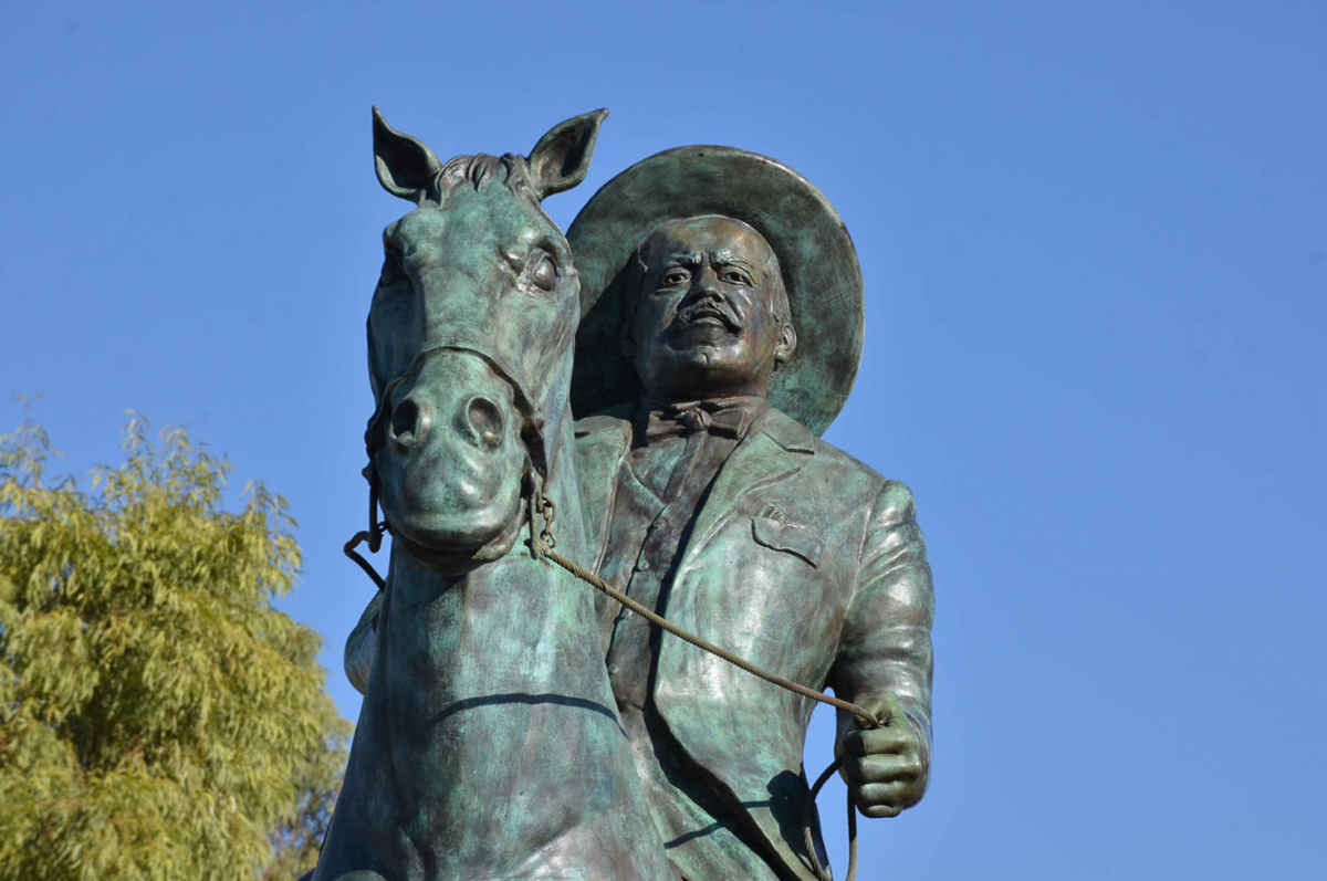 Escultura ecuestre de Pancho Villa