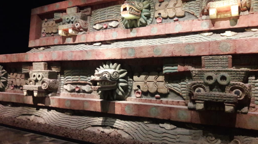 Túnel de la Serpiente Emplumada en el Museo Nacional de Antropología
