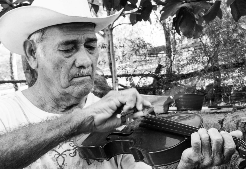 don-eleuterio-flores-horizontal_blanconegro