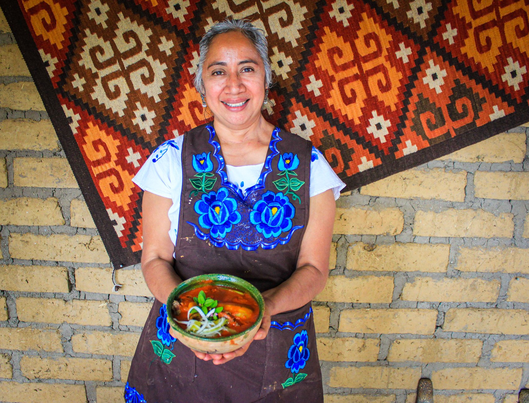 Prepara mole amarillo de Oaxaca vía Zoom con cocinera tradicional - México  Desconocido