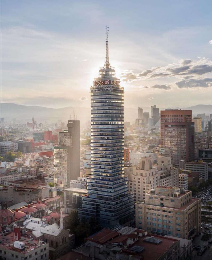 La torre Latinoamerica como uno de los edificios más altos de América Latina