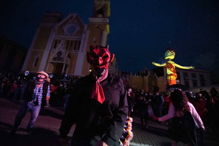 diablos en el Desfile de Catrinas en Xalapa