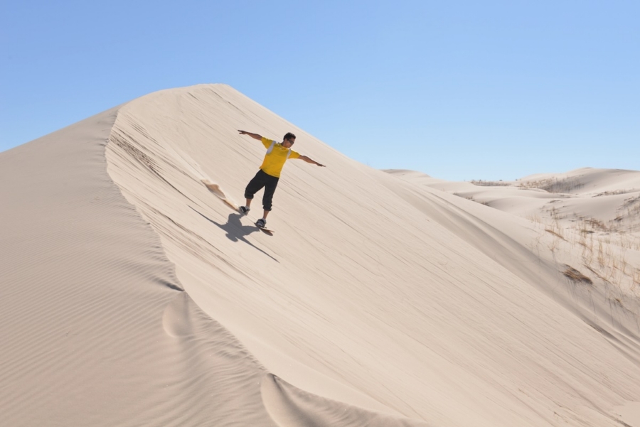 sandboard en las dunas de samalayuca