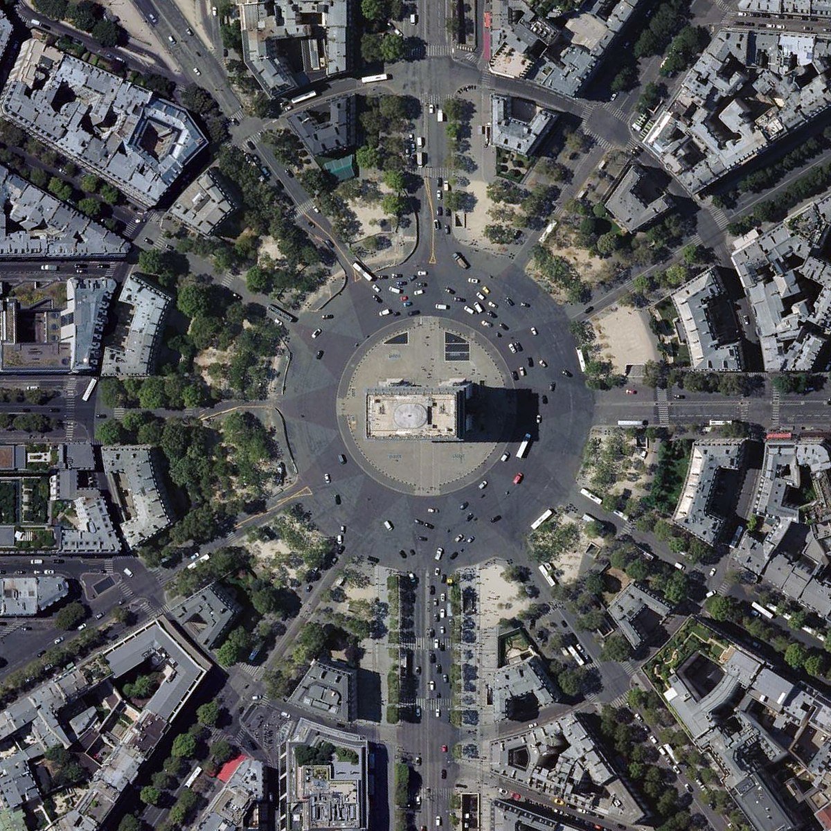Plaza Charles de Gaulle en París