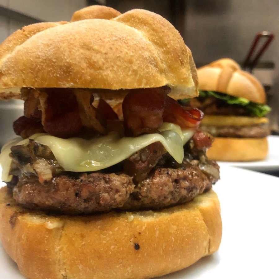 hamburguesa y hasta cerveza de pan de muerto