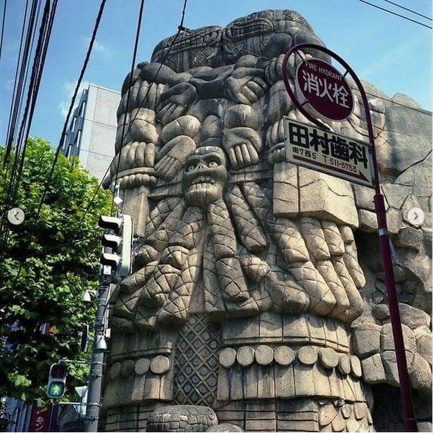 The history of the bar in Japan that venerates the Mexica goddess Coatlicue on its façade