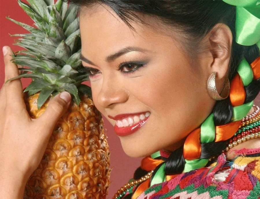 La belleza de las oaxaqueñas resalta con esta danza tradicional 