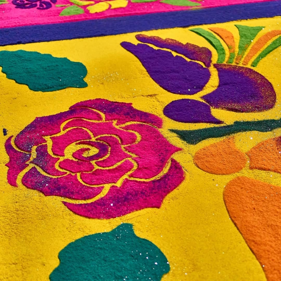 Tapete con motivos florales en Ixmiquilpan, Hidalgo
