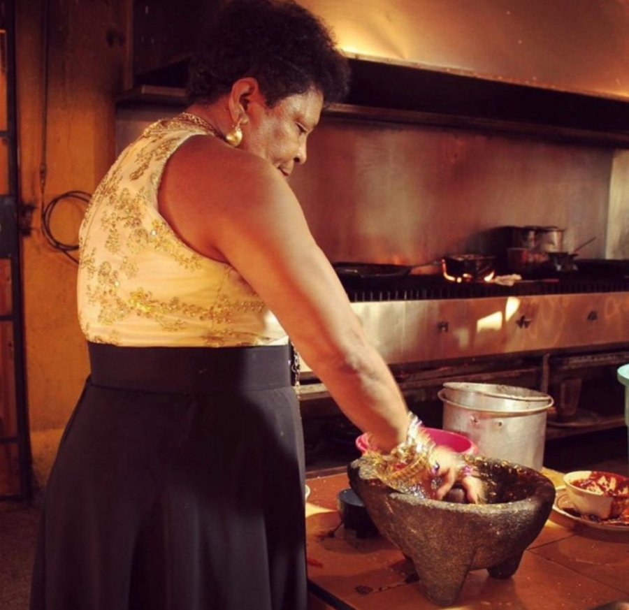 Cira la Morena, famosa en Acapulco por su talento culinario