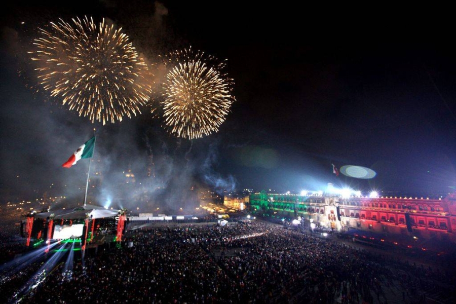 La pirotecnia refleja el júbilo de las fiestas