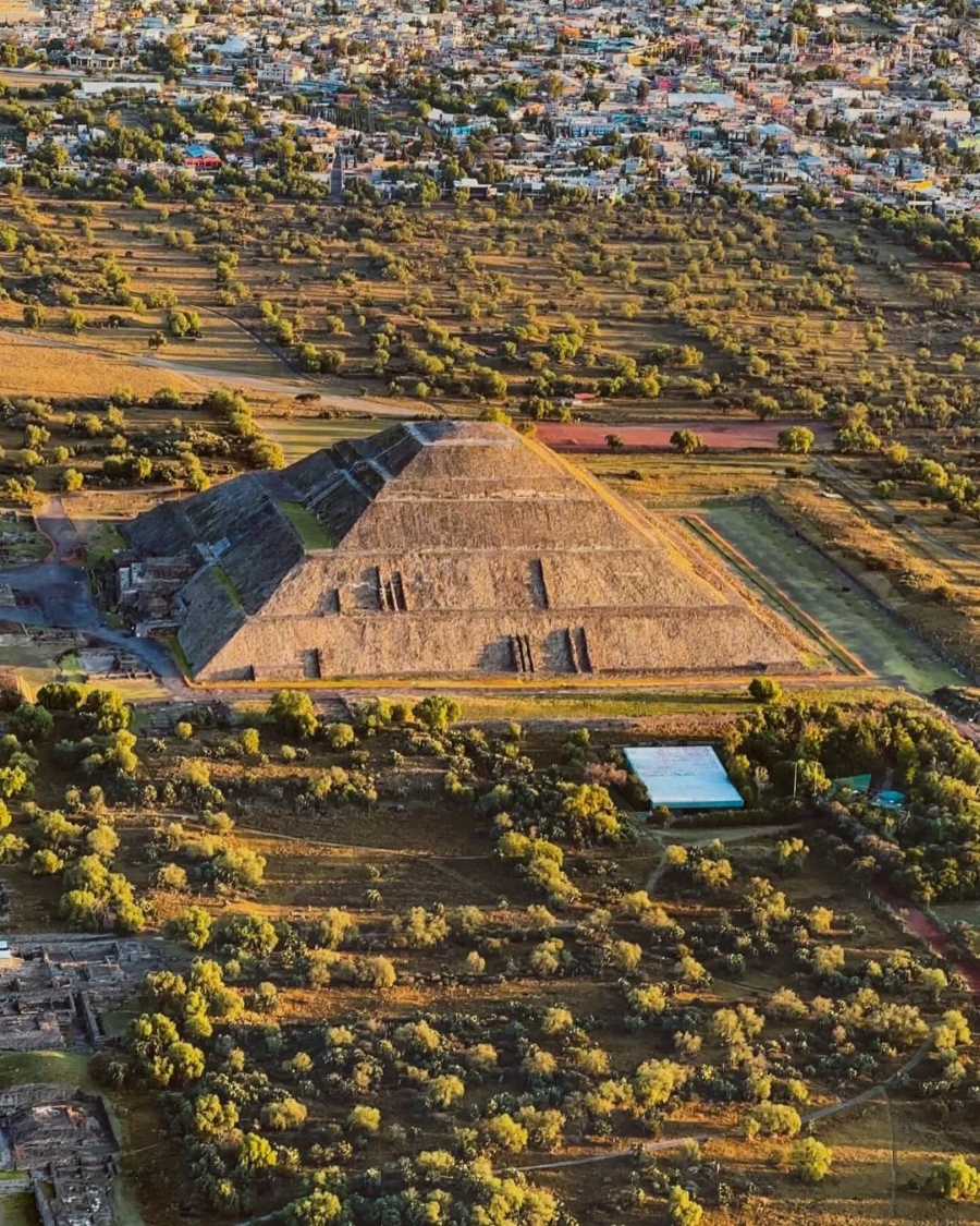 The Pyramid of the Sun, Teotihuacan architectural wonder