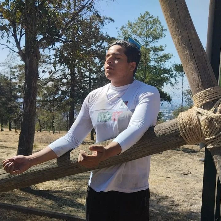 Christopher Gómez tendrá la responsabilidad de cargar la pesada cruz por varios kilómetros