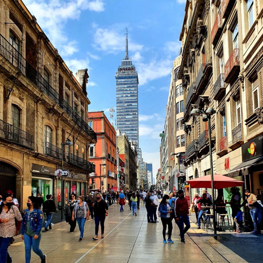 La calle de Madero, repleta de compradores y turistas