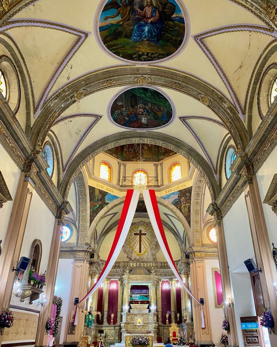 Interior del Santuario del Señor de la Cuevita, en la Catedral de Iztapalapa