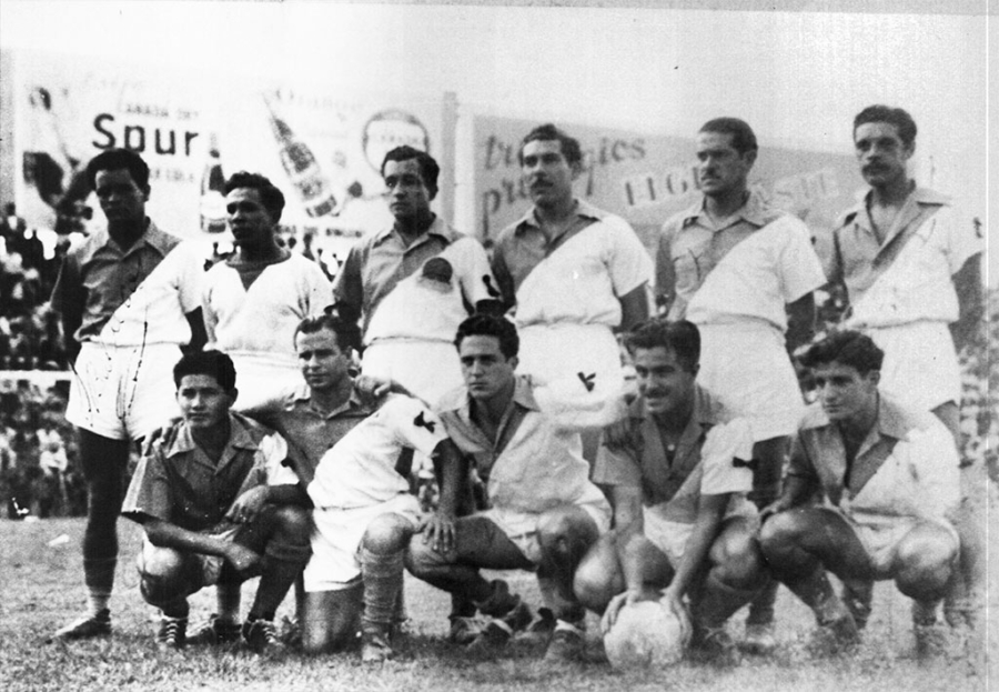 El equipo, recién formado, en la temporada 1945-1946