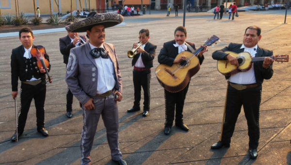 maratón de mariachis okokokokokok