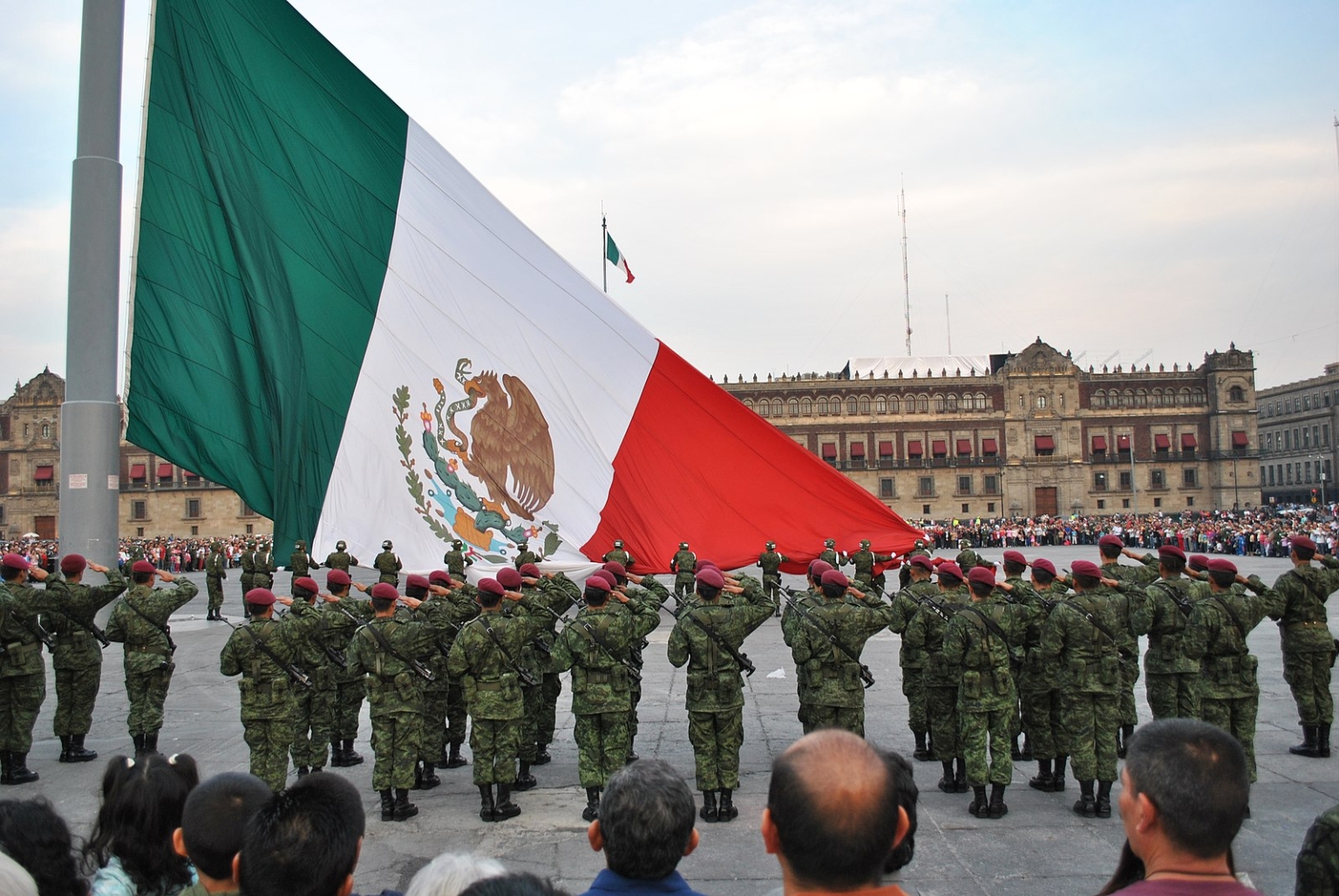 Bandera de México, estandarte nacional - México Desconocido