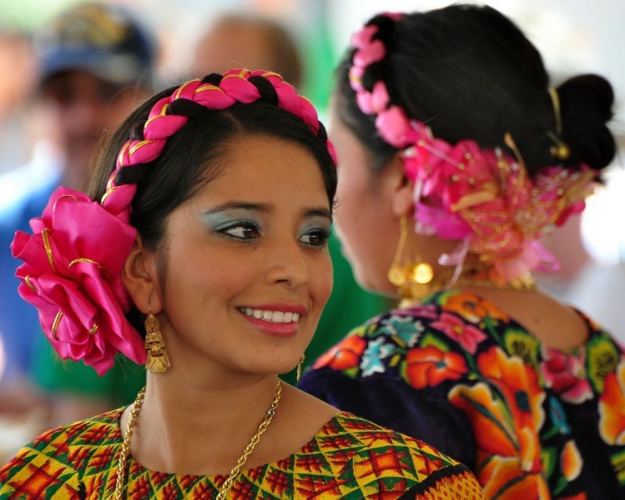 Tehuanas luciendo sus peinados. Pinterest.